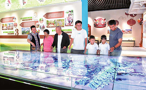 搭乘“钢铁巨龙” 奏响发展新乐章4.jpg 搭乘“钢铁巨龙” 奏响发展新乐章4.jpg