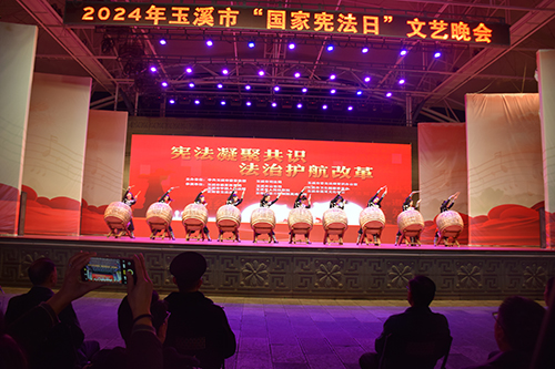 我市举行国家宪法日文艺晚会.jpg 我市举行国家宪法日文艺晚会.jpg