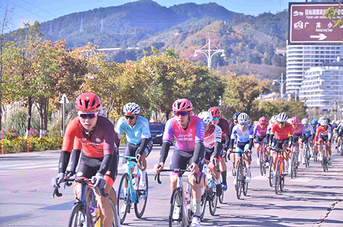 抚仙湖畔破风飞驰 激情体验最美赛道.jpg 抚仙湖畔破风飞驰 激情体验最美赛道.jpg