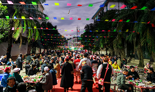 漠沙镇千人同享百桌宴.jpg 漠沙镇千人同享百桌宴.jpg