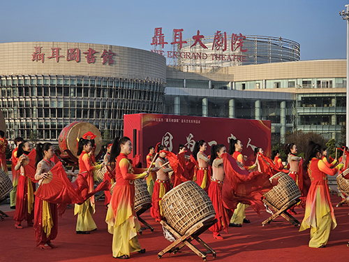 在国旗下铭记历史在国歌声中共同前进1.jpg 在国旗下铭记历史在国歌声中共同前进1.jpg