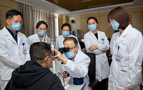 347名“银龄医师”助力健康玉溪建设.jpg 347名“银龄医师”助力健康玉溪建设.jpg