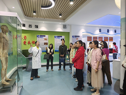 玉溪加强班主任队伍建设和心理健康教育.jpg 玉溪加强班主任队伍建设和心理健康教育.jpg