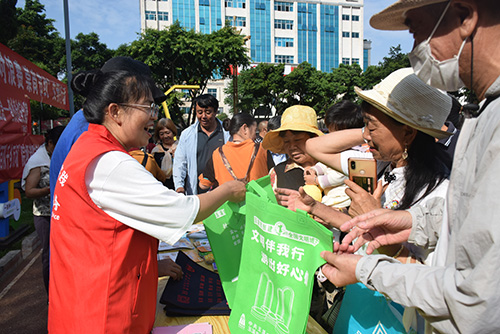 广场社区推进节约理念融入居民生活.jpg 广场社区推进节约理念融入居民生活.jpg