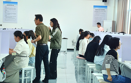 玉溪市举办中考评卷现场开放日活动.jpg 玉溪市举办中考评卷现场开放日活动.jpg