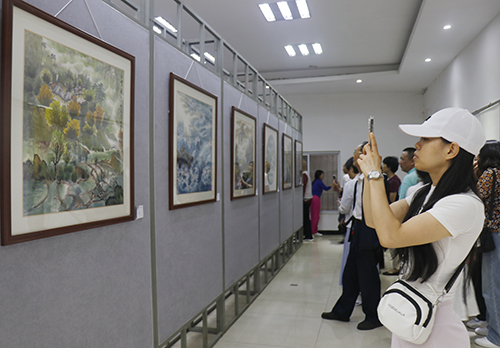 书画展庆“七一”.jpg 书画展庆“七一”.jpg