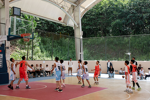 中小学生篮球足球比赛举行.jpg 中小学生篮球足球比赛举行.jpg