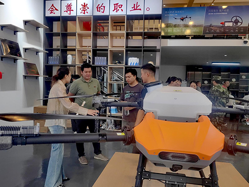 退役军人无人机实训基地揭牌运营.jpg 退役军人无人机实训基地揭牌运营.jpg