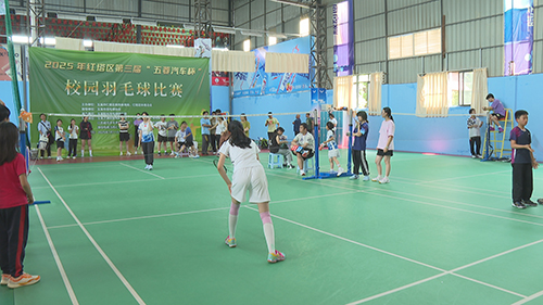 第三届校园羽毛球比赛落幕.jpg 第三届校园羽毛球比赛落幕.jpg