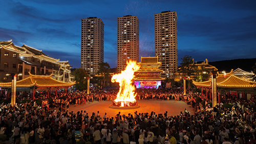 彝乡火把旺 民族一家亲.jpg 彝乡火把旺 民族一家亲.jpg