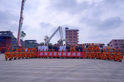 足球激情碰撞消防魅力.jpg 足球激情碰撞消防魅力.jpg