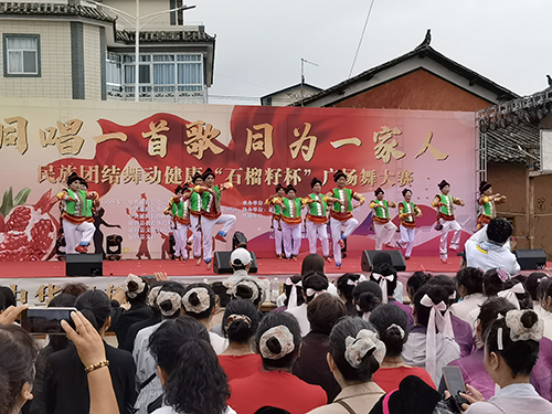 首届“石榴籽杯”广场舞大赛举行.jpg 首届“石榴籽杯”广场舞大赛举行.jpg