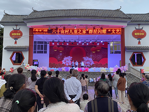 家长放心干活 孩子有人关爱.jpg 家长放心干活 孩子有人关爱.jpg