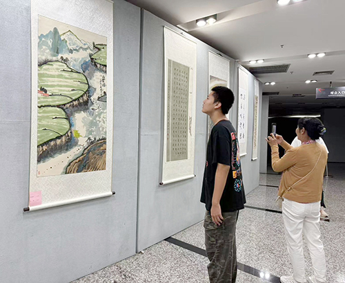 红塔区老干部书画协会2025年书画展开展.jpg 红塔区老干部书画协会2025年书画展开展.jpg