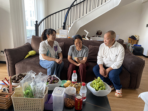 葫田社区“银龄守护卡”情暖老人心.jpg 葫田社区“银龄守护卡”情暖老人心.jpg
