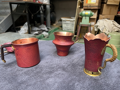 江川00后小伙让手工铜器“潮”起来.jpg 江川00后小伙让手工铜器“潮”起来.jpg