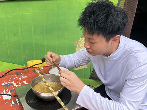 95后的“甜蜜”事业.jpg 95后的“甜蜜”事业.jpg