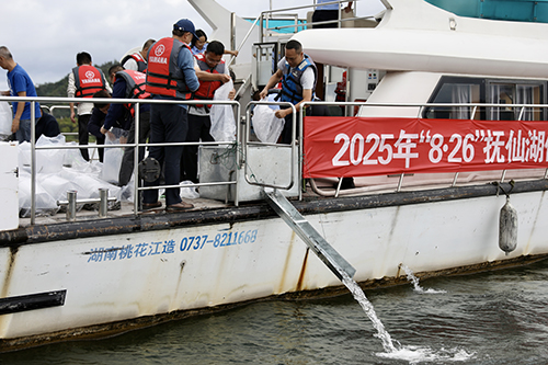我市举办 “8·26”抚仙湖保护日活动.jpg 我市举办 “8·26”抚仙湖保护日活动.jpg