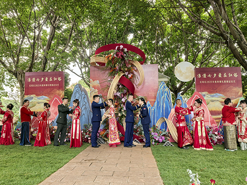 七夕节集体婚礼传递婚俗新风尚.jpg 七夕节集体婚礼传递婚俗新风尚.jpg