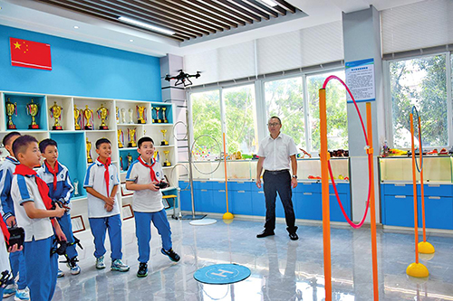 以智育教学点亮学生成长之路.jpg 以智育教学点亮学生成长之路.jpg