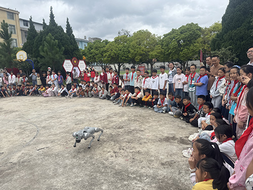 科普大篷车开进九溪镇中心小学.jpg 科普大篷车开进九溪镇中心小学.jpg