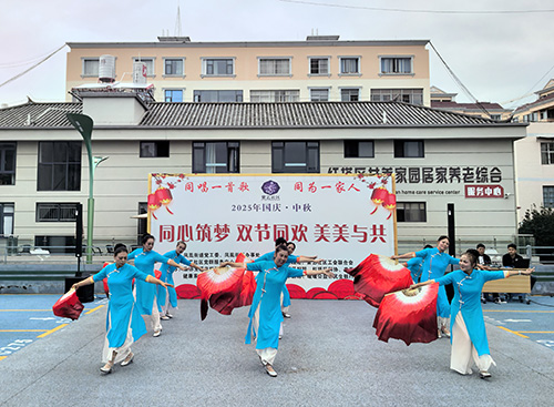 多彩活动庆“双节”1.jpg 多彩活动庆“双节”1.jpg