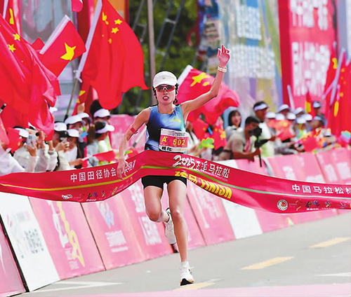 两万跑者与玉溪的“双向奔赴”2.jpg 两万跑者与玉溪的“双向奔赴”2.jpg